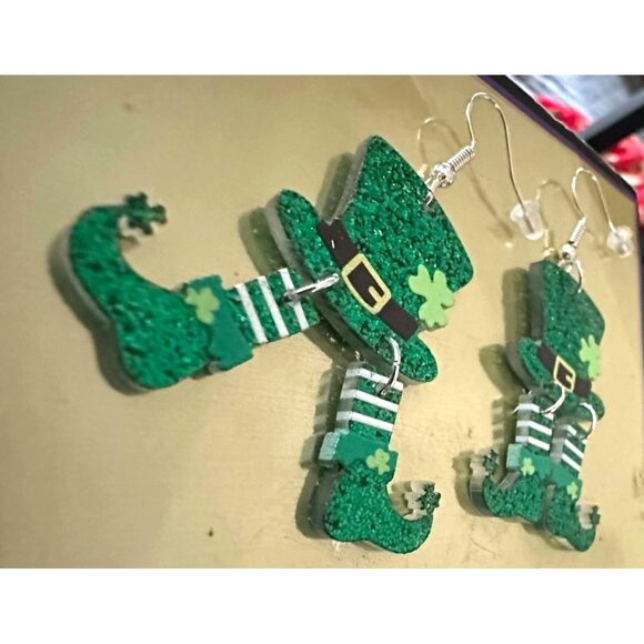 St Patricks Day Earrings Dangling Wiggly Legs Leprechaun Hat Festive Par… - Picture 3 of 12